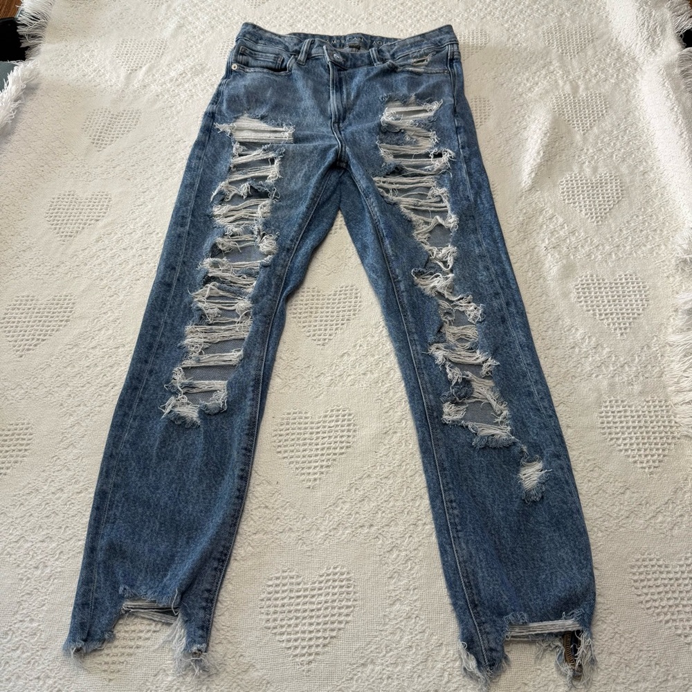 American Eagle Distressed Highest Rise Mom Jeans (8)